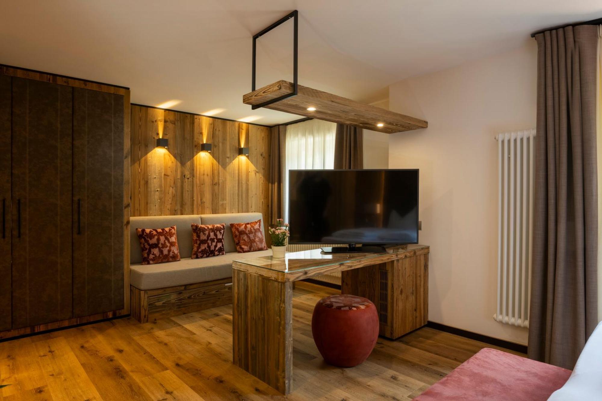 Hotel Pineta บาเซลกา ดิ ปีเน ภายนอก รูปภาพ