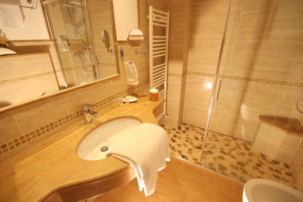 Hotel Pineta บาเซลกา ดิ ปีเน ภายนอก รูปภาพ
