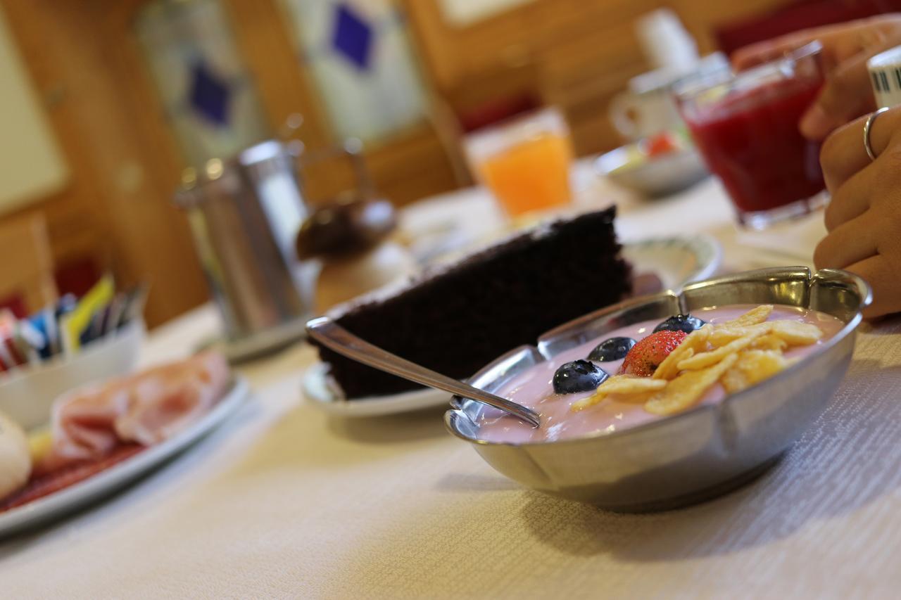 Hotel Pineta บาเซลกา ดิ ปีเน ภายนอก รูปภาพ